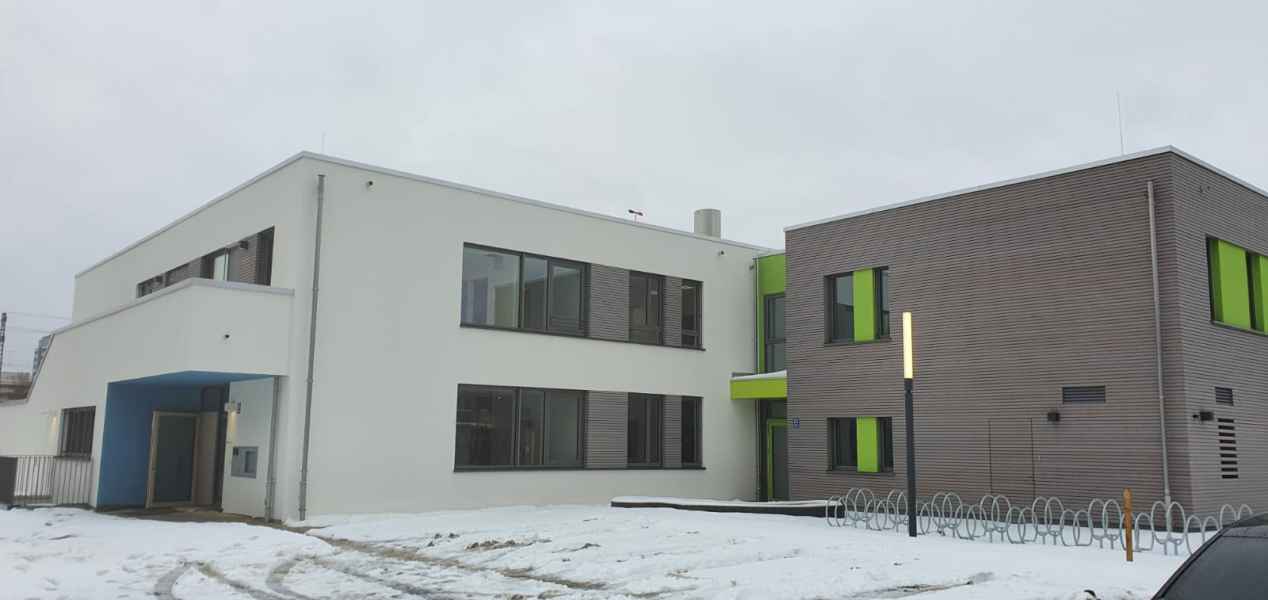 Ernaekstainstraßeß naslovna